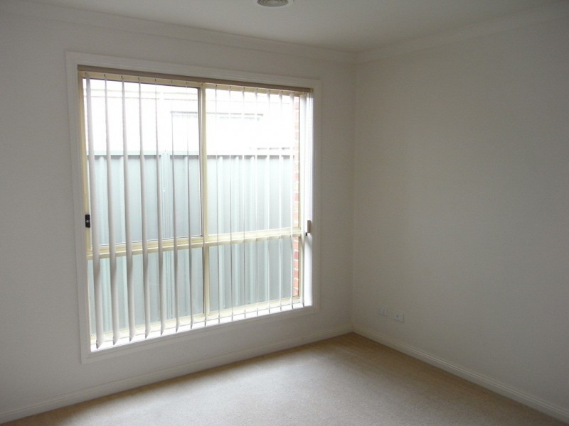 31 Stirling Drive, Lake Gardens VIC 3355