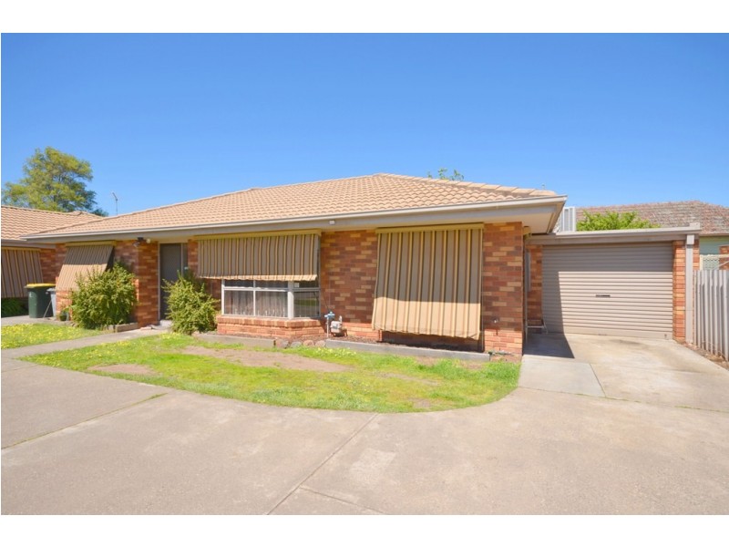 2/17 Yarrowee Street, Sebastopol VIC 3356