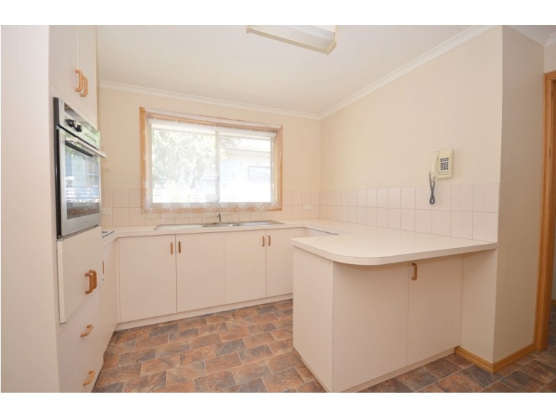 2/17 Yarrowee Street, Sebastopol VIC 3356