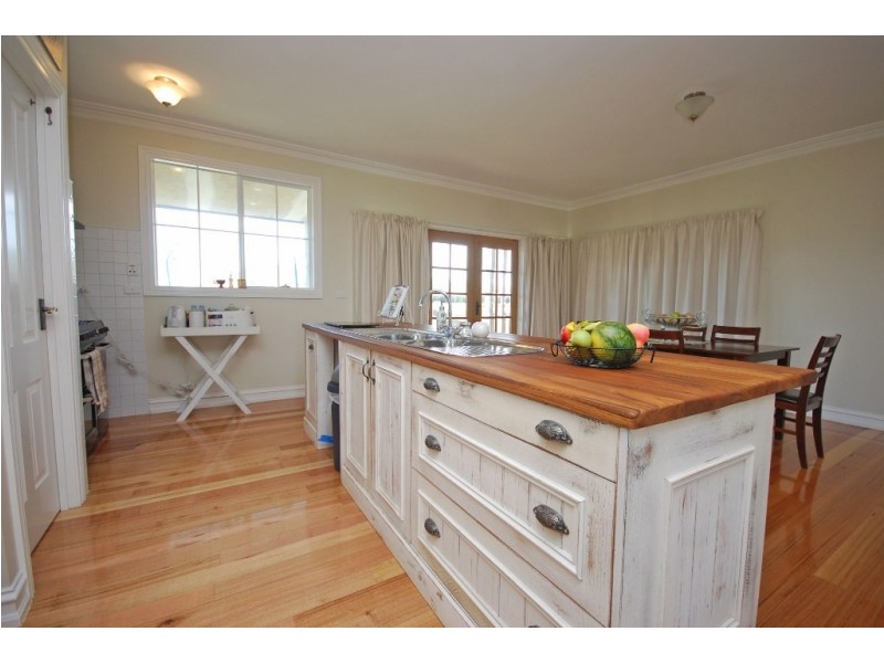 3 Brougham Street, Gordon VIC 3345