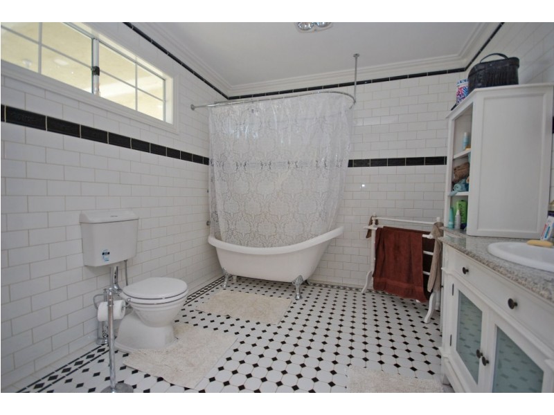 3 Brougham Street, Gordon VIC 3345