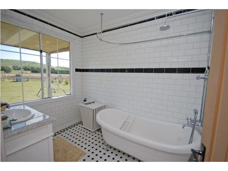 3 Brougham Street, Gordon VIC 3345