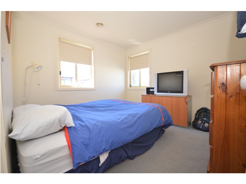 24 Lake Gardens Avenue, Lake Gardens VIC 3355