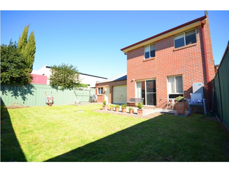 24 Lake Gardens Avenue, Lake Gardens VIC 3355