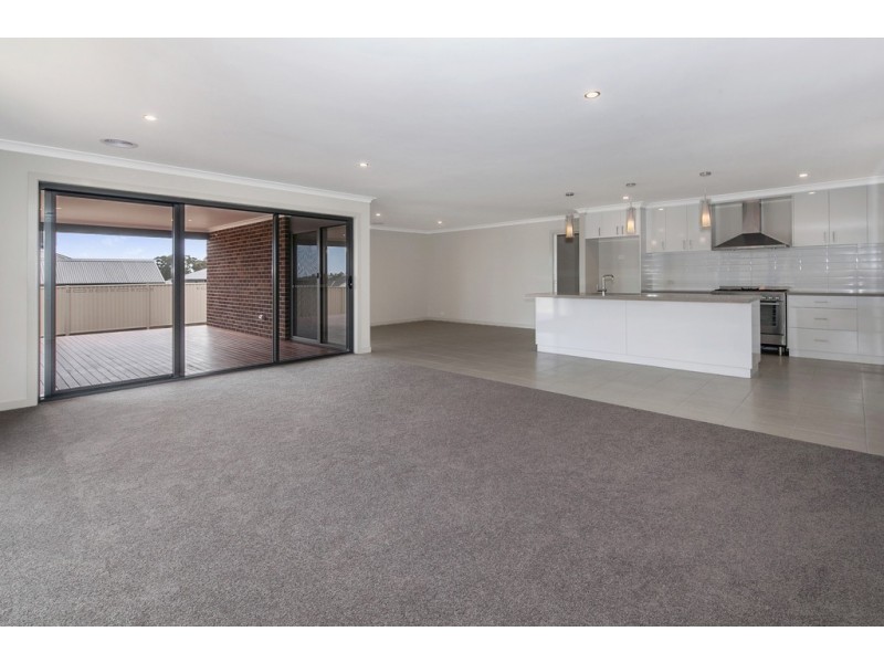 33 Horwood Drive, Canadian VIC 3350