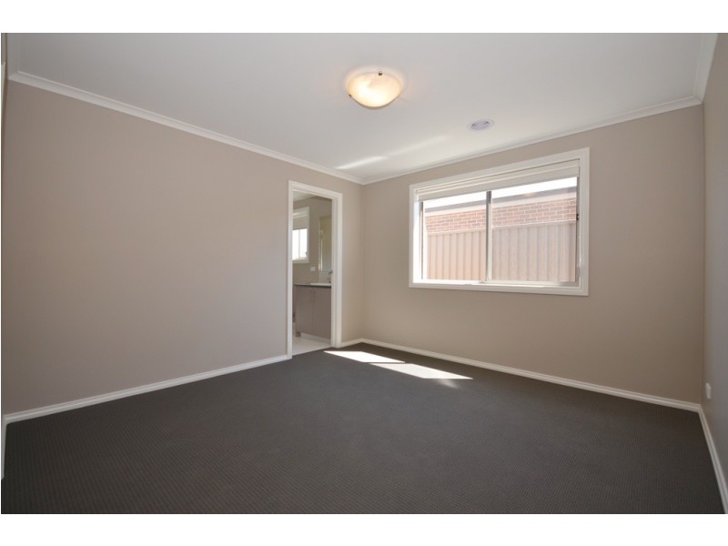 10 Duchess Drive, Delacombe VIC 3356