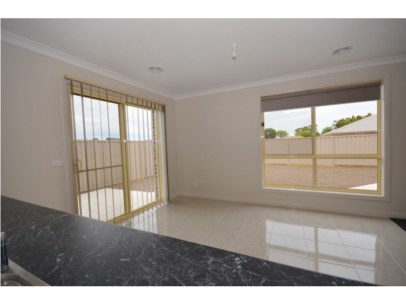 11 Deakes Court, Sebastopol VIC 3356