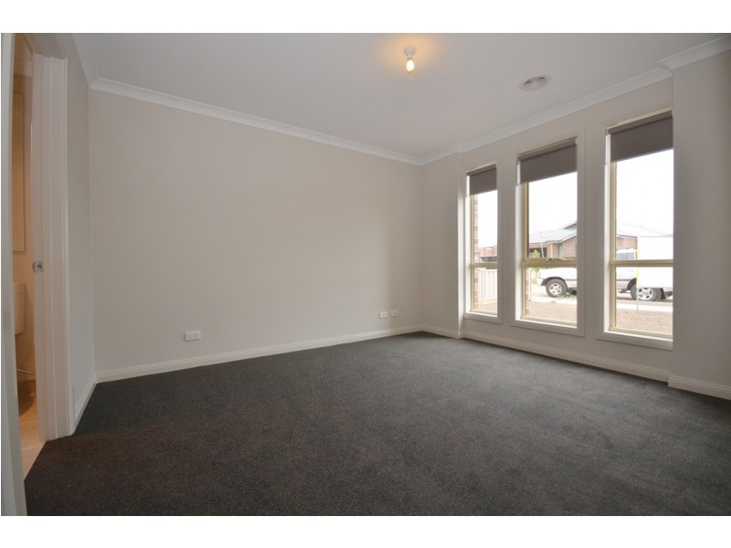 11 Deakes Court, Sebastopol VIC 3356