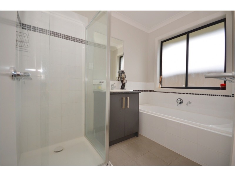 12 Ascot Gardens Drive, Delacombe VIC 3356