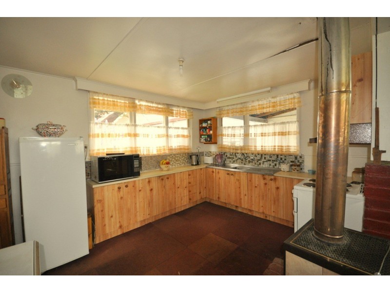 69 Main Street, Gordon VIC 3345