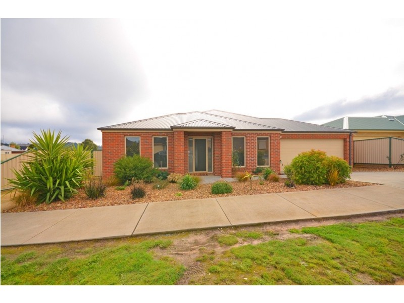 11 Horwood Drive, Canadian VIC 3350