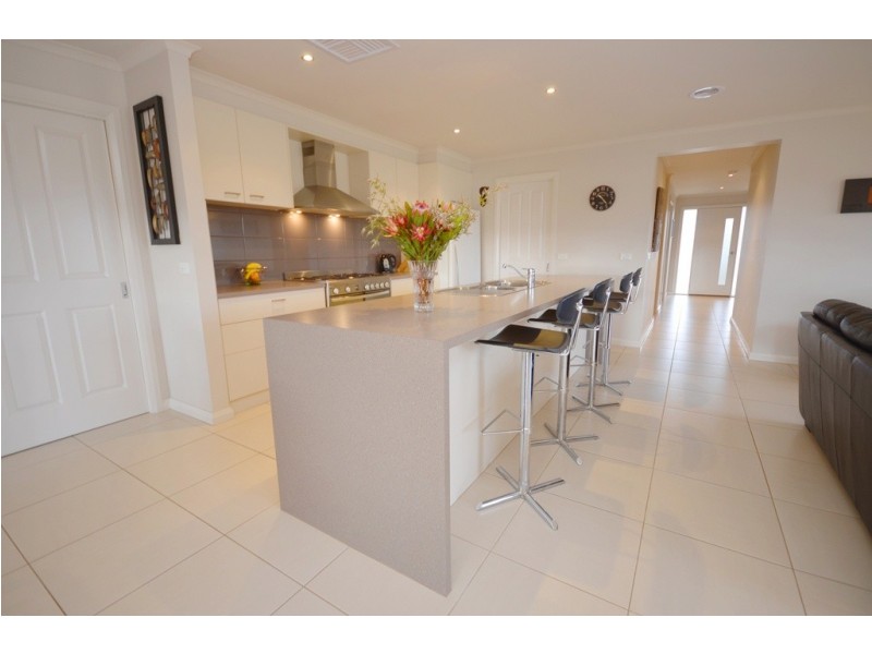 11 Horwood Drive, Canadian VIC 3350