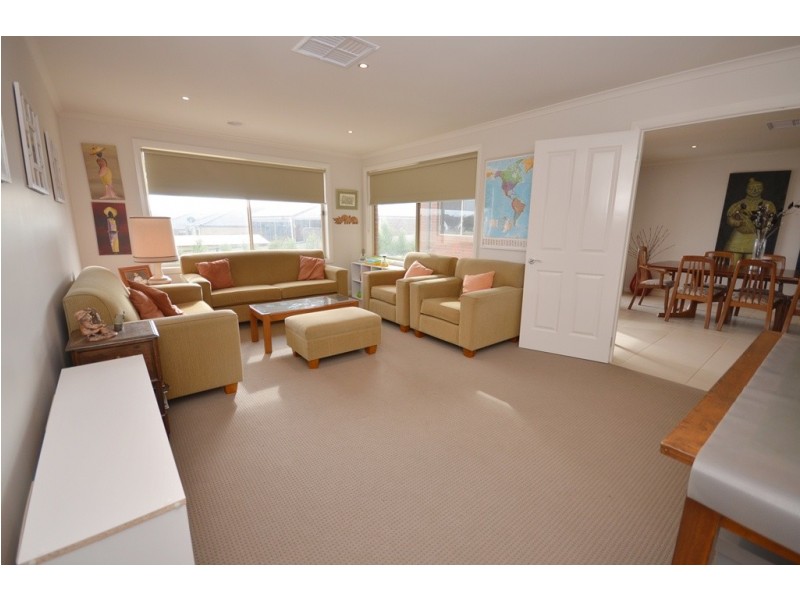 11 Horwood Drive, Canadian VIC 3350