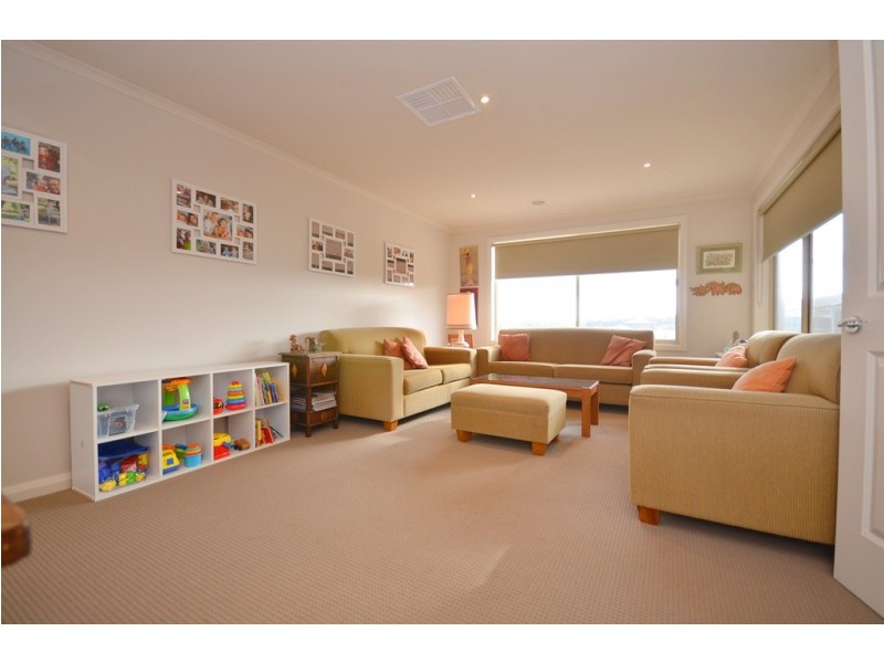 11 Horwood Drive, Canadian VIC 3350