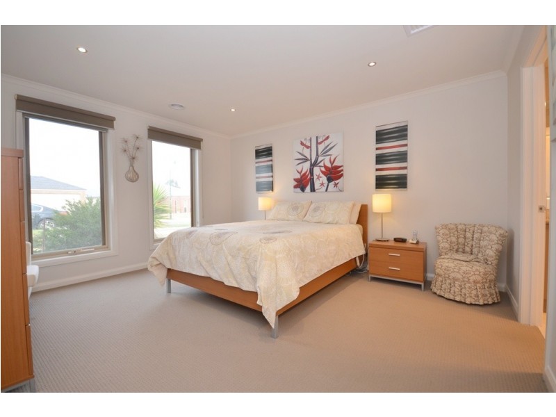 11 Horwood Drive, Canadian VIC 3350