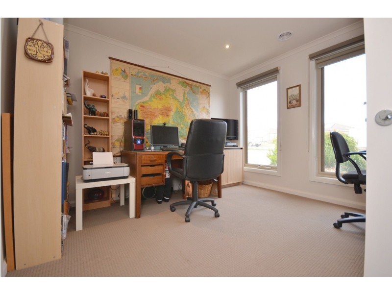 11 Horwood Drive, Canadian VIC 3350