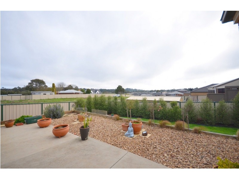 11 Horwood Drive, Canadian VIC 3350