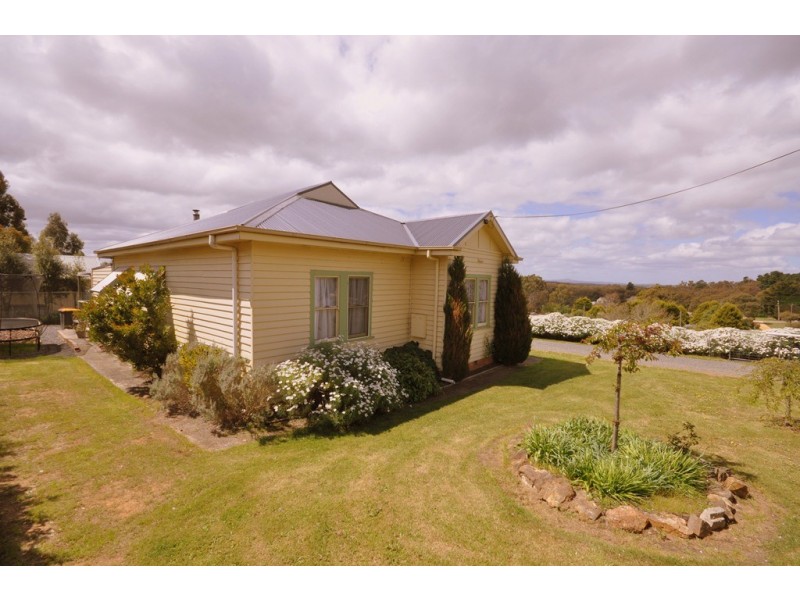 24 Carney St, Mount Egerton VIC 3352