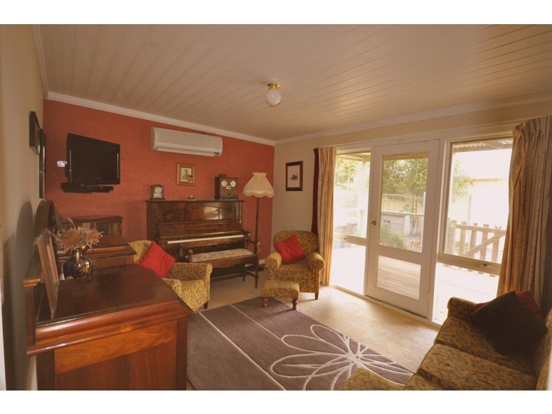 24 Carney St, Mount Egerton VIC 3352