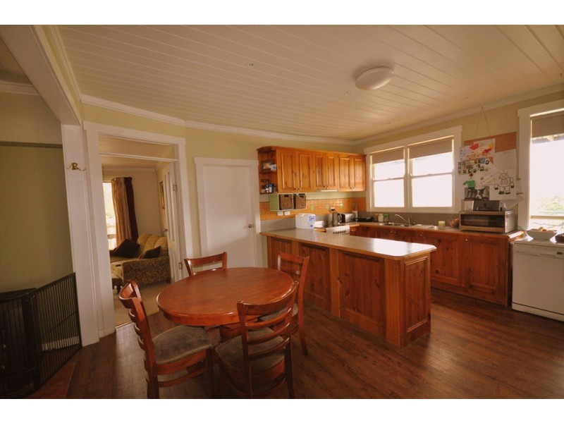 24 Carney St, Mount Egerton VIC 3352