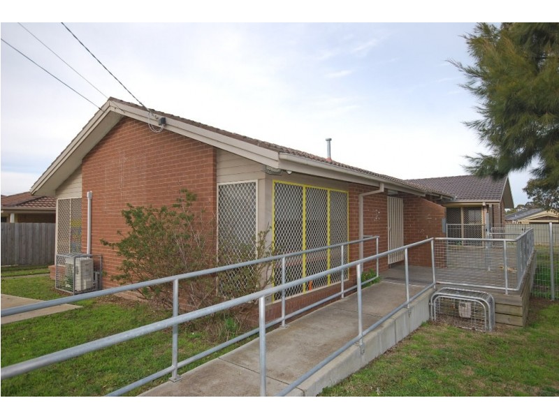 102 Leawarra Crescent, Delacombe VIC 3356