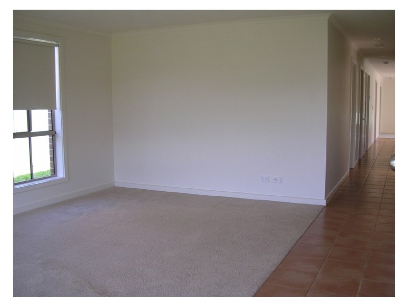 102 Stirling Drive, Lake Gardens VIC 3355