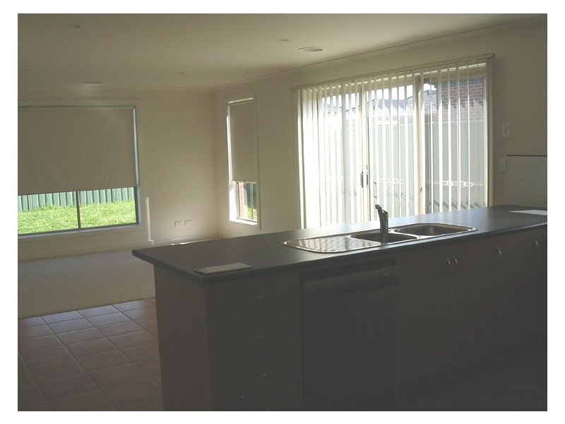 102 Stirling Drive, Lake Gardens VIC 3355