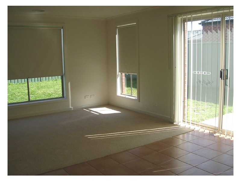 102 Stirling Drive, Lake Gardens VIC 3355