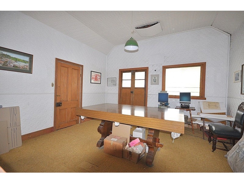 69 Main St, Gordon VIC 3345