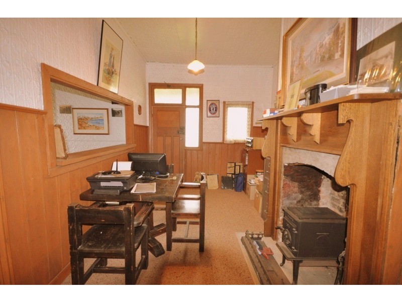 69 Main St, Gordon VIC 3345