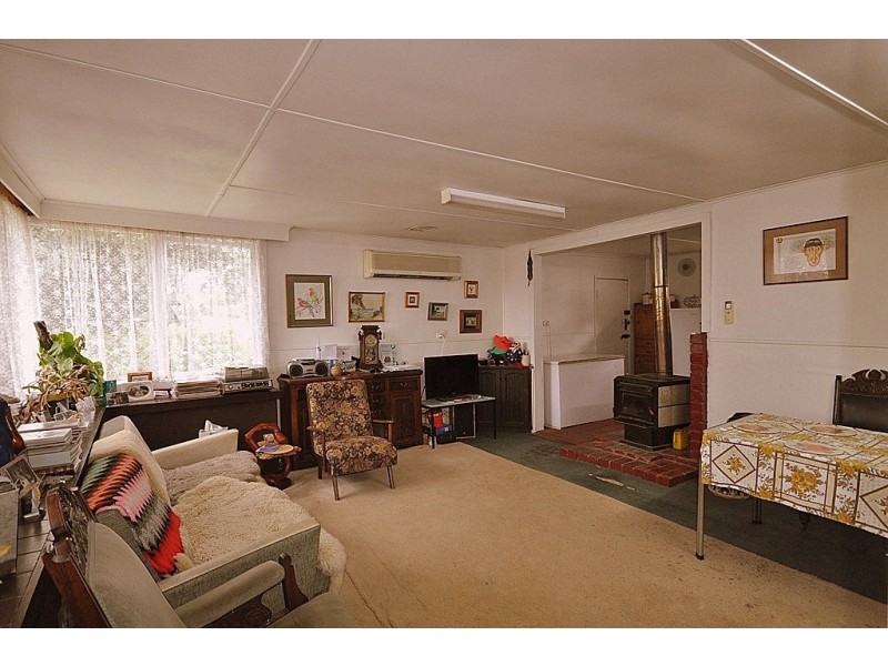 69 Main St, Gordon VIC 3345