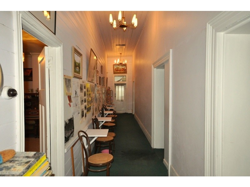 69 Main St, Gordon VIC 3345