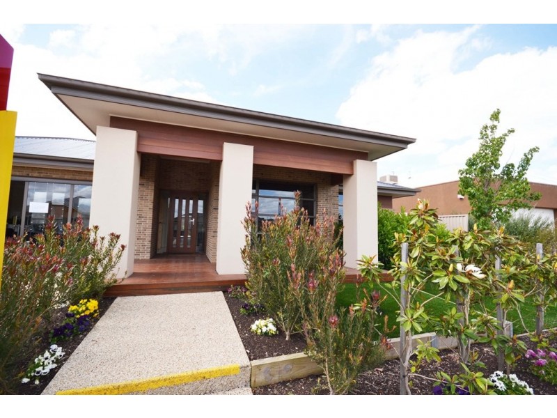 13 Chase Boulevard, Alfredton VIC 3350