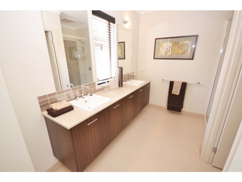 13 Chase Boulevard, Alfredton VIC 3350