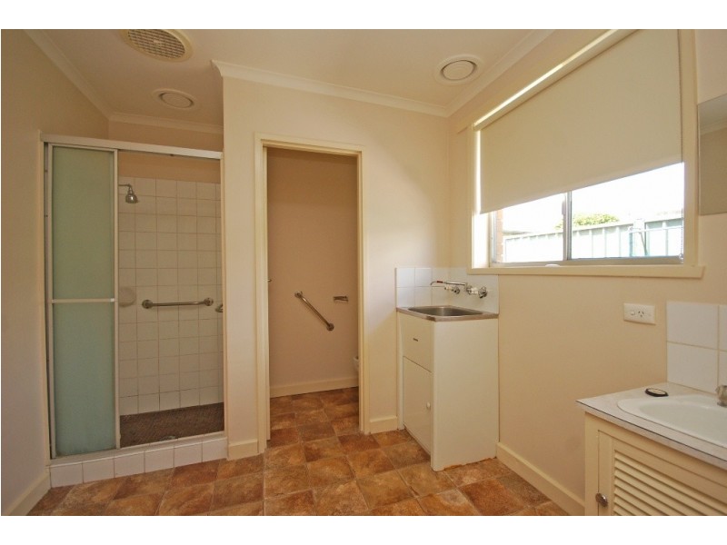 1-6/613 Ascot Street South, Redan VIC 3350