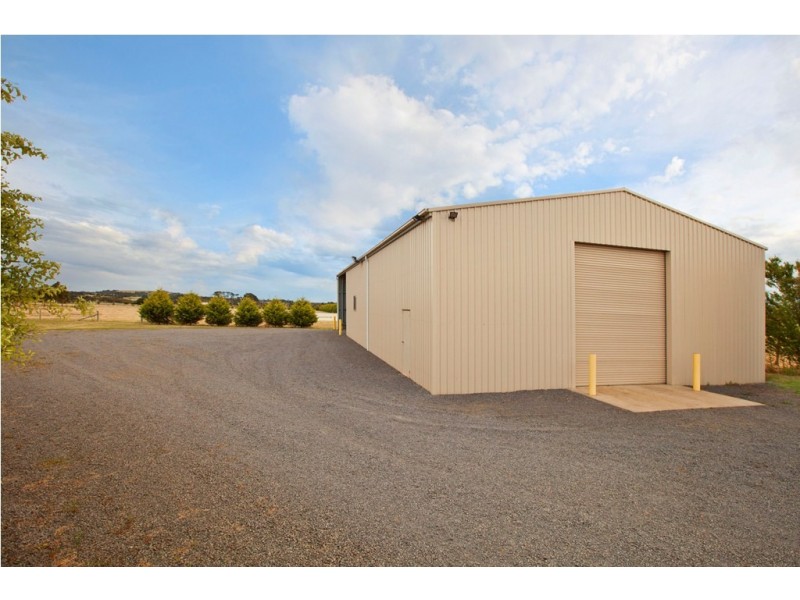 105 Sweeney Road, Miners Rest VIC 3352