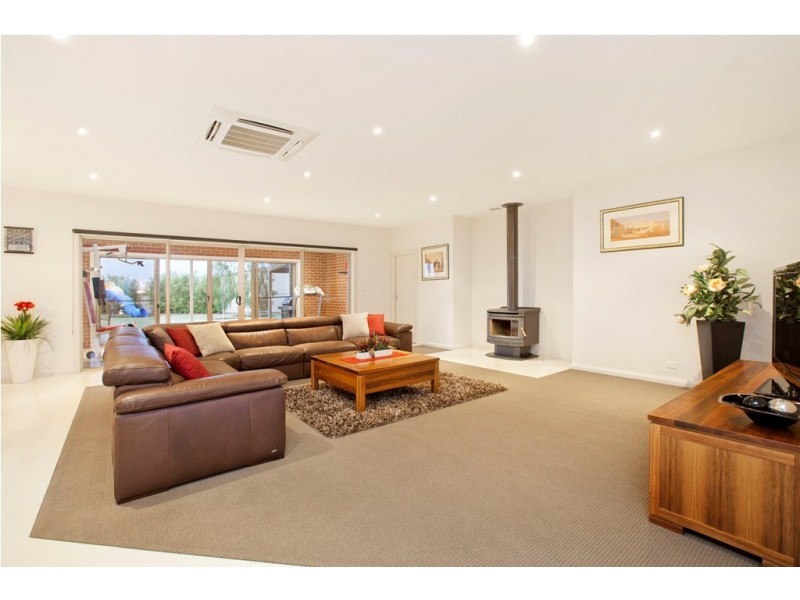 105 Sweeney Road, Miners Rest VIC 3352