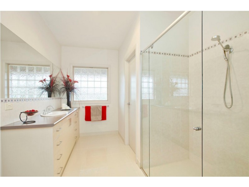 105 Sweeney Road, Miners Rest VIC 3352