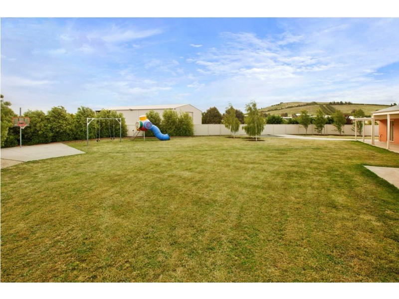 105 Sweeney Road, Miners Rest VIC 3352