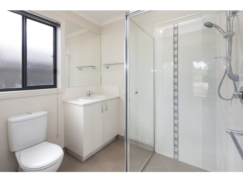 24 Greenhalghs Road, Delacombe VIC 3356