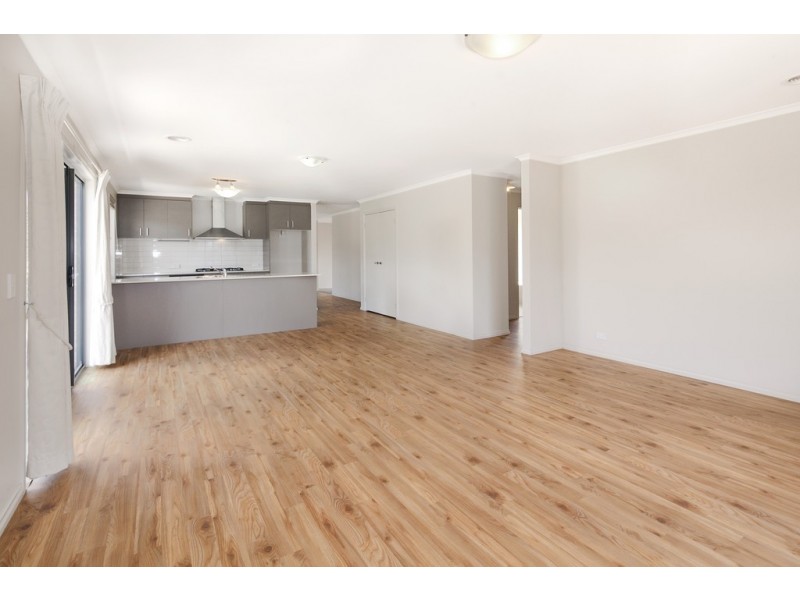 24 Greenhalghs Road, Delacombe VIC 3356