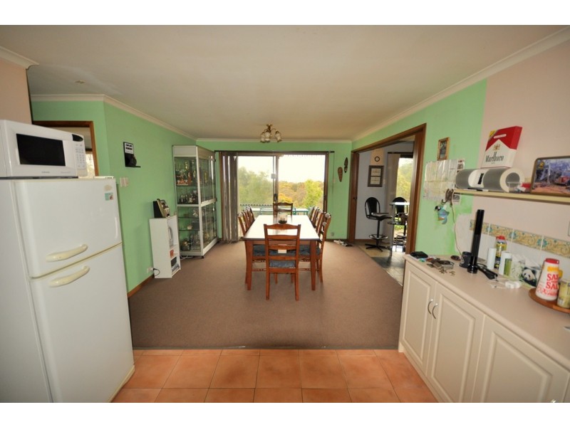 832 Staffordshire Reef Road, Berringa VIC 3351