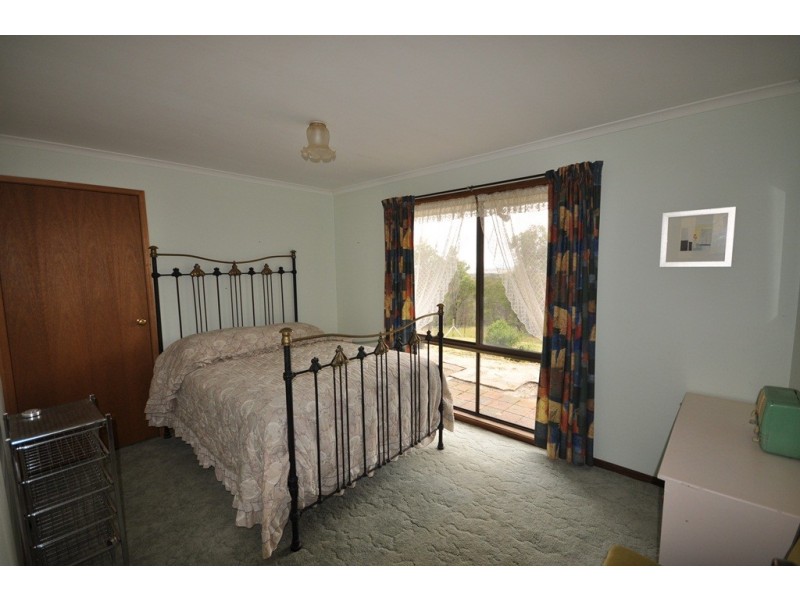 832 Staffordshire Reef Road, Berringa VIC 3351