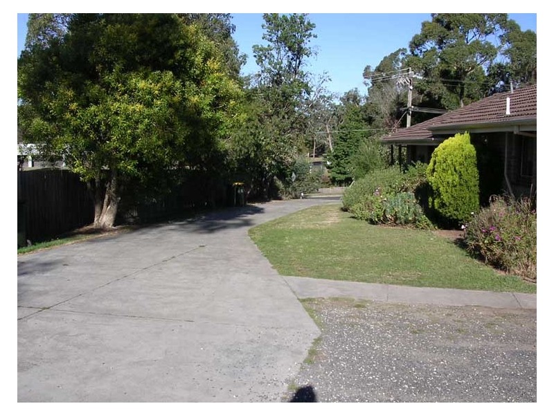 2/4 Eddy Avenue, Mount Helen VIC 3350