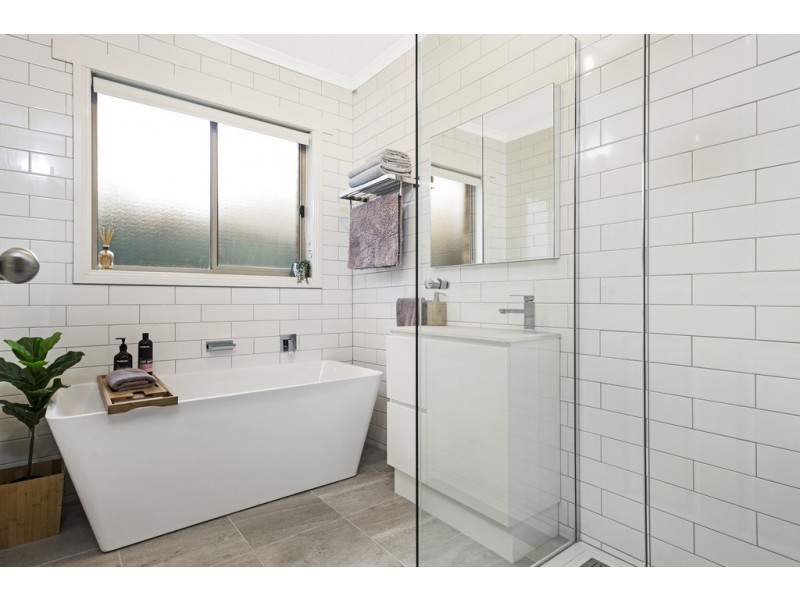 18 Reid Street, Brown Hill VIC 3350