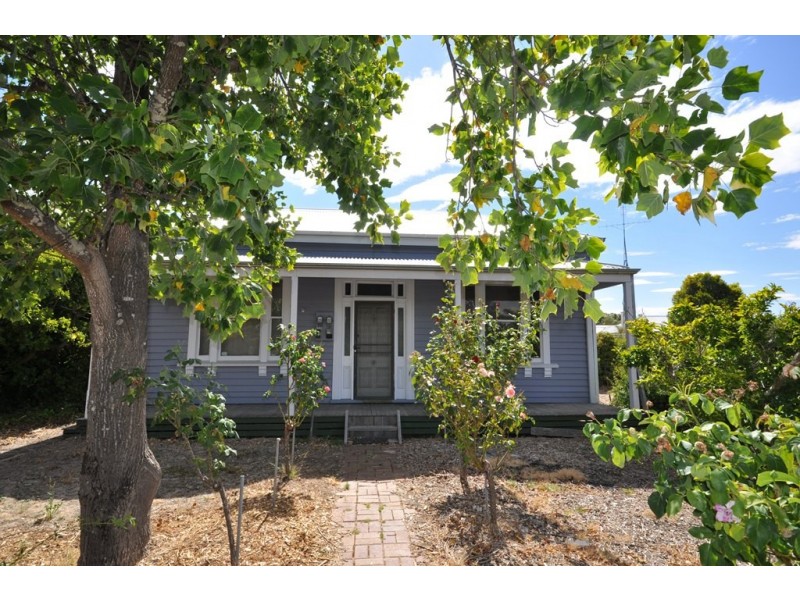 32 Lawrence Street, Beaufort VIC 3373