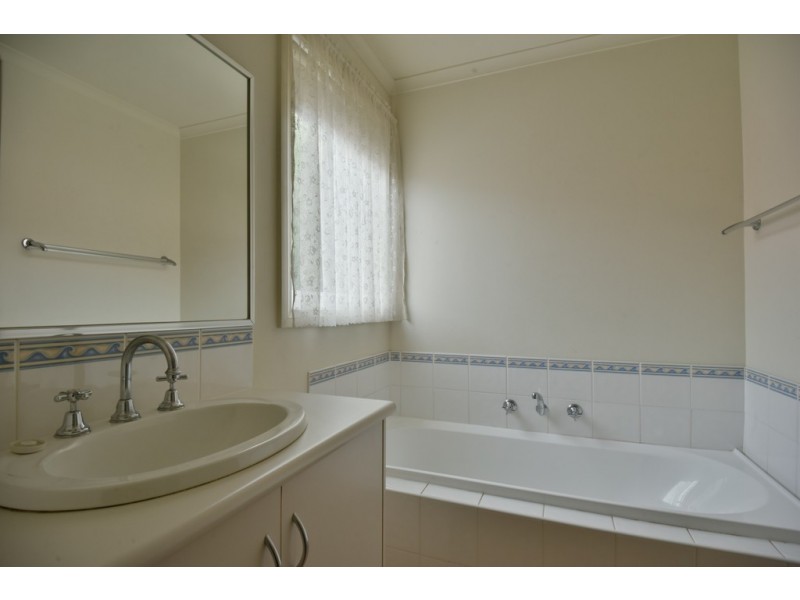 10 Domain Gardens, Sebastopol VIC 3356