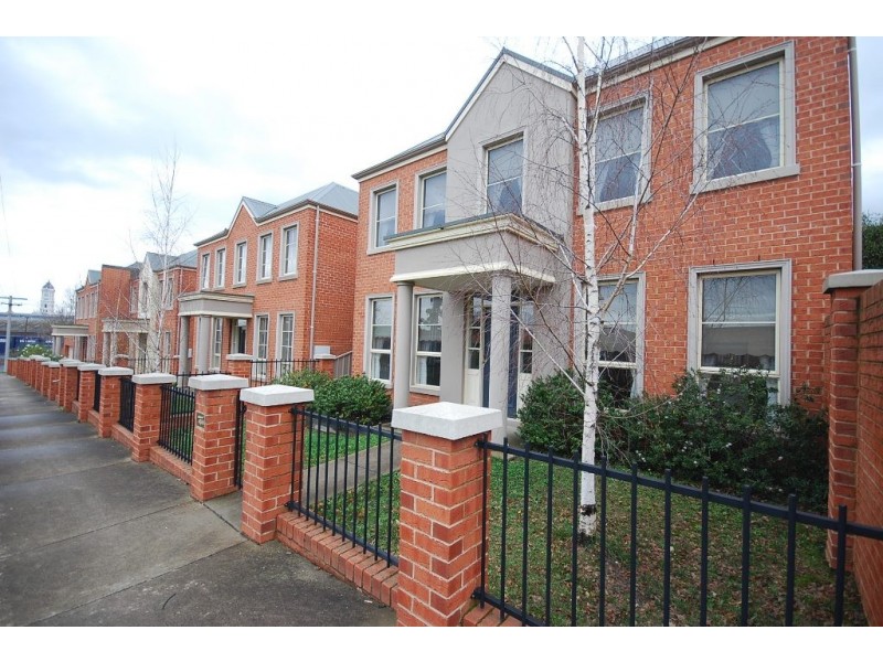 207 Neil Street, Soldiers Hill VIC 3350