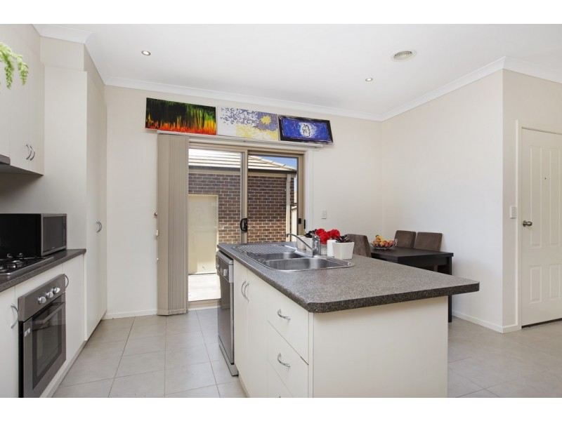 4/740 Geelong Road, Canadian VIC 3350