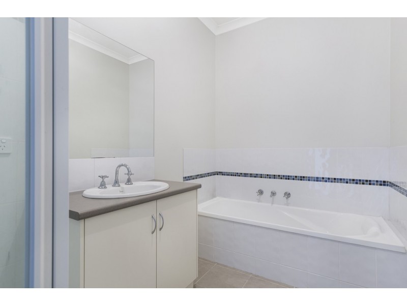 4/740 Geelong Road, Canadian VIC 3350